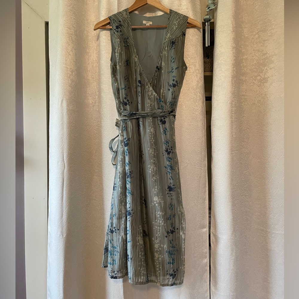 Elegant Floral Sleeveless Dress